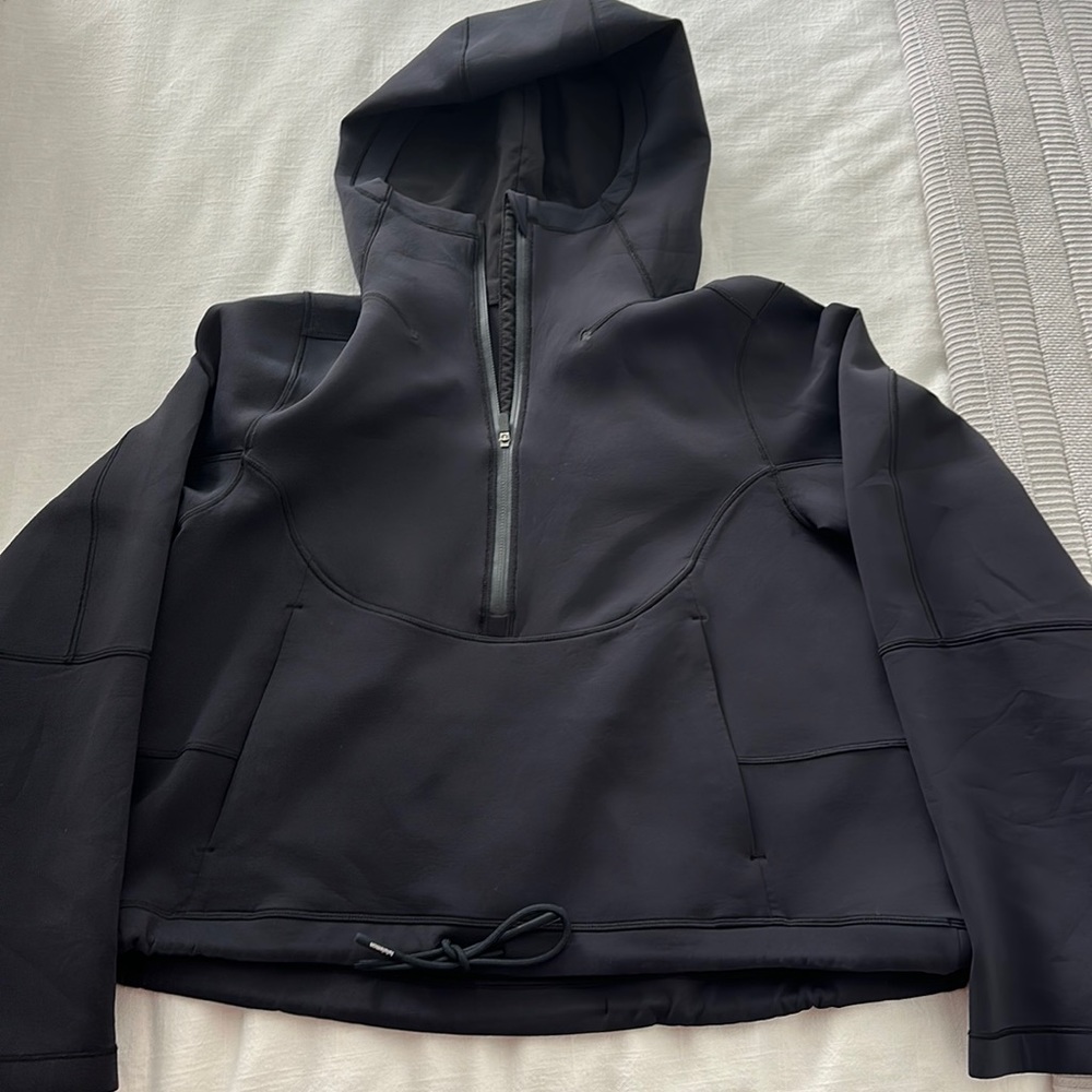 Lululemon cropped black hoodie in warpstream